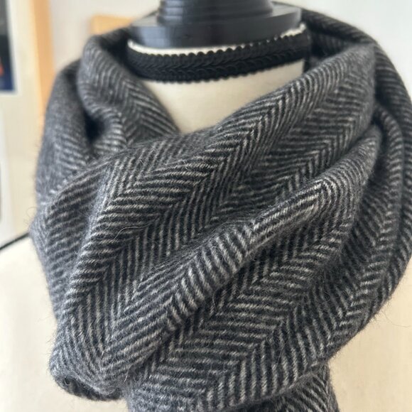 Ascot 100% Cashmere Scarf Made in Germany Black and Off White Herringbone - Picture 1 of 4
